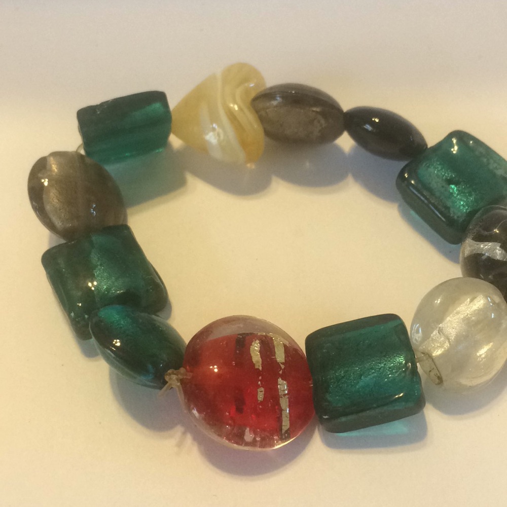 Pretty new glass stretch bracelet